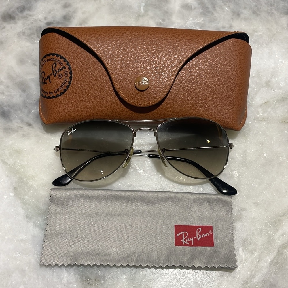 Ray-Ban cockpit aviator glasses. Silver frame with grey gradient lenses.